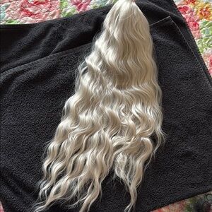 Elegant Silver Wavy Hair Extension